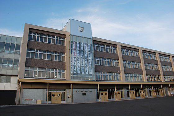 旭丘高校外観